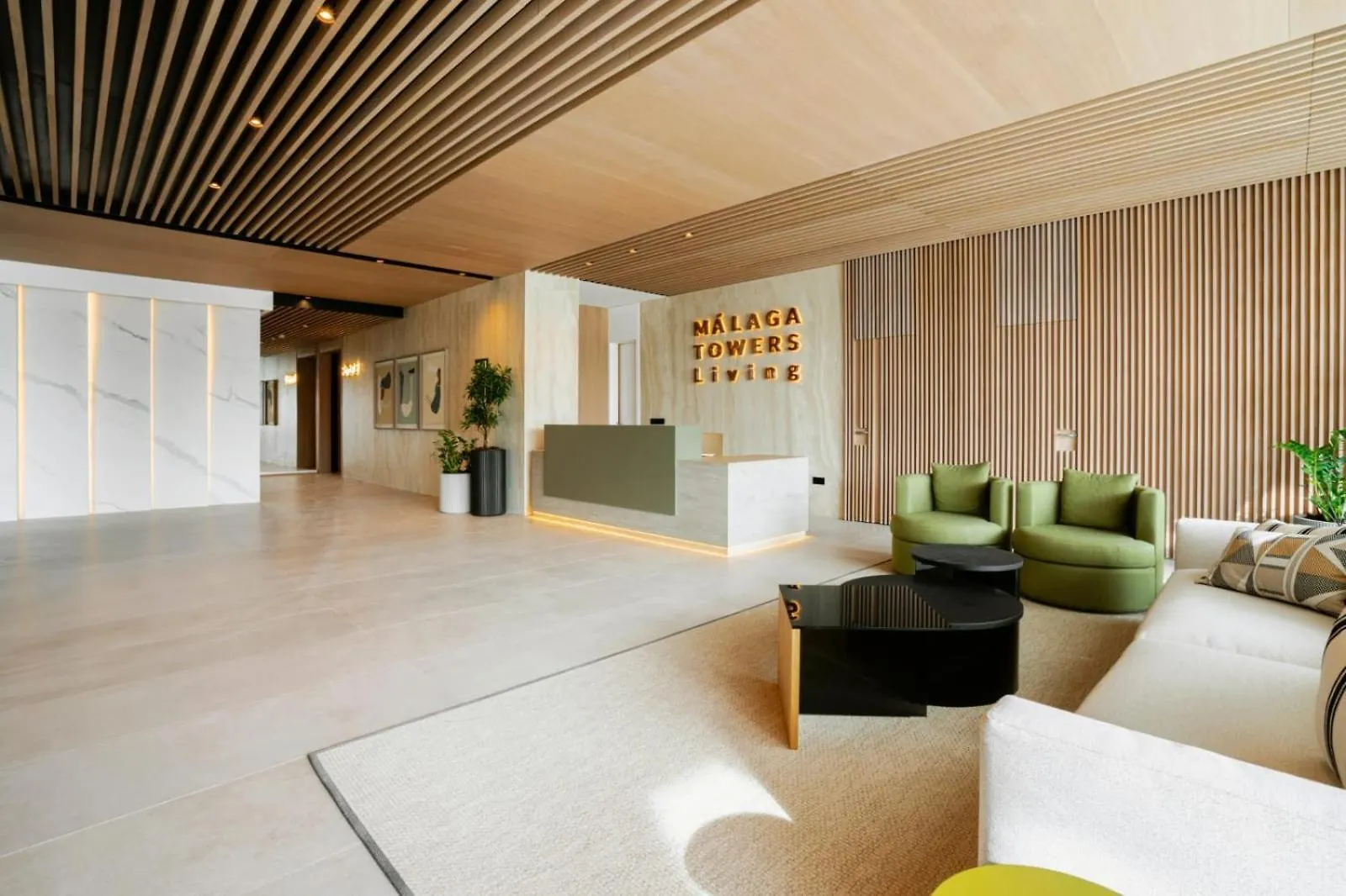 Apartamento -Malagasunapts-Tower Living Sea Views Pool Gym Park 0*,  España