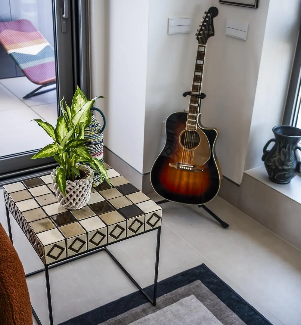 -Malagasunapts-Tower Living Sea Views Pool Gym Park Apartment