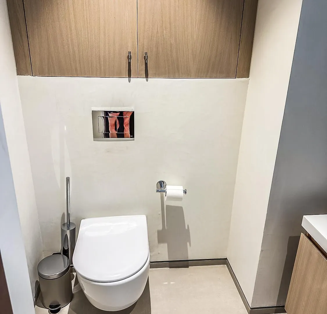 -Malagasunapts-Tower Living Sea Views Pool Gym Park Apartment