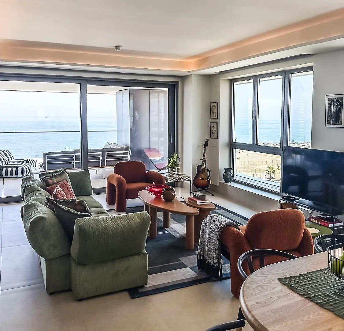 -Malagasunapts-Tower Living Sea Views Pool Gym Park Apartment