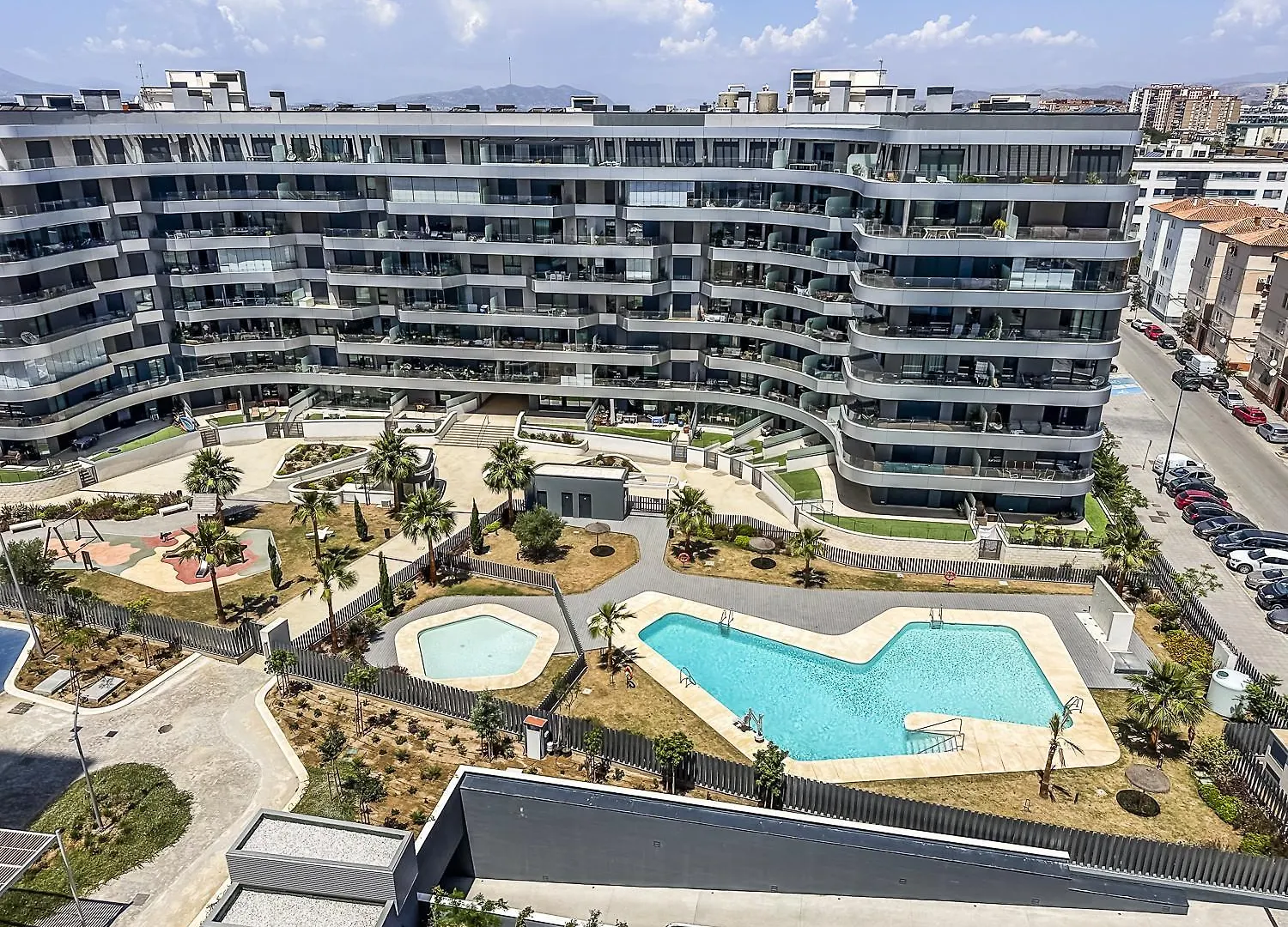 -Malagasunapts-Tower Living Sea Views Pool Gym Park Apartment
