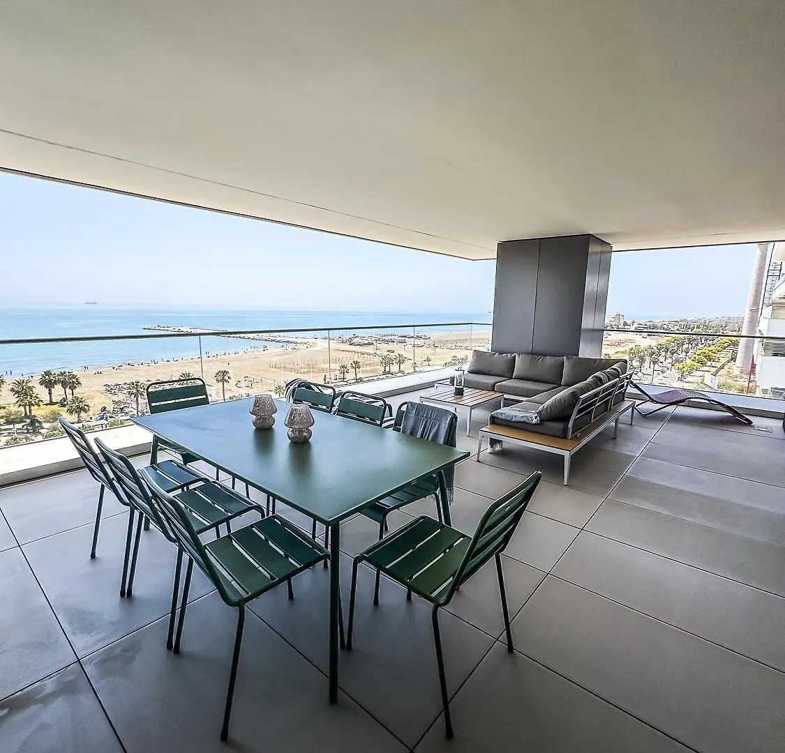 -Malagasunapts-Tower Living Sea Views Pool Gym Park Apartment