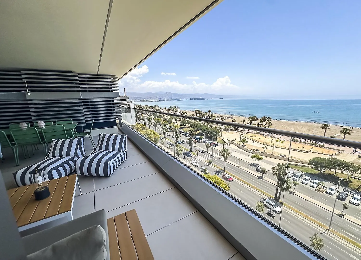 -Malagasunapts-Tower Living Sea Views Pool Gym Park Apartment