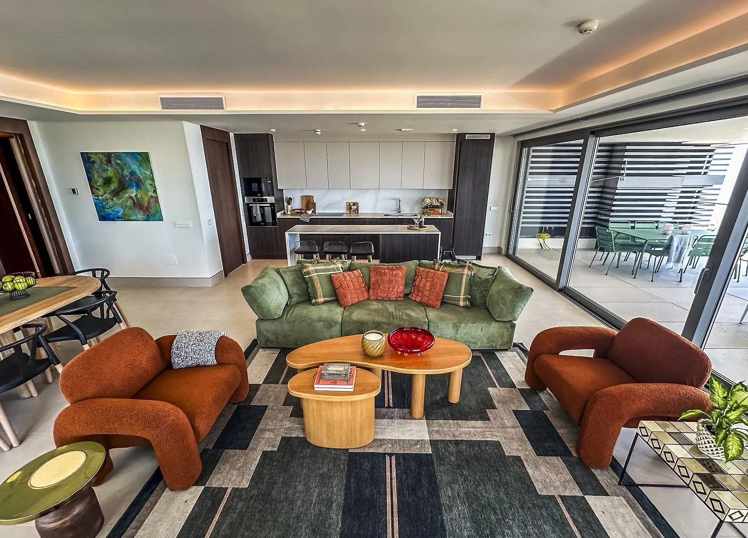 -Malagasunapts-Tower Living Sea Views Pool Gym Park Apartment