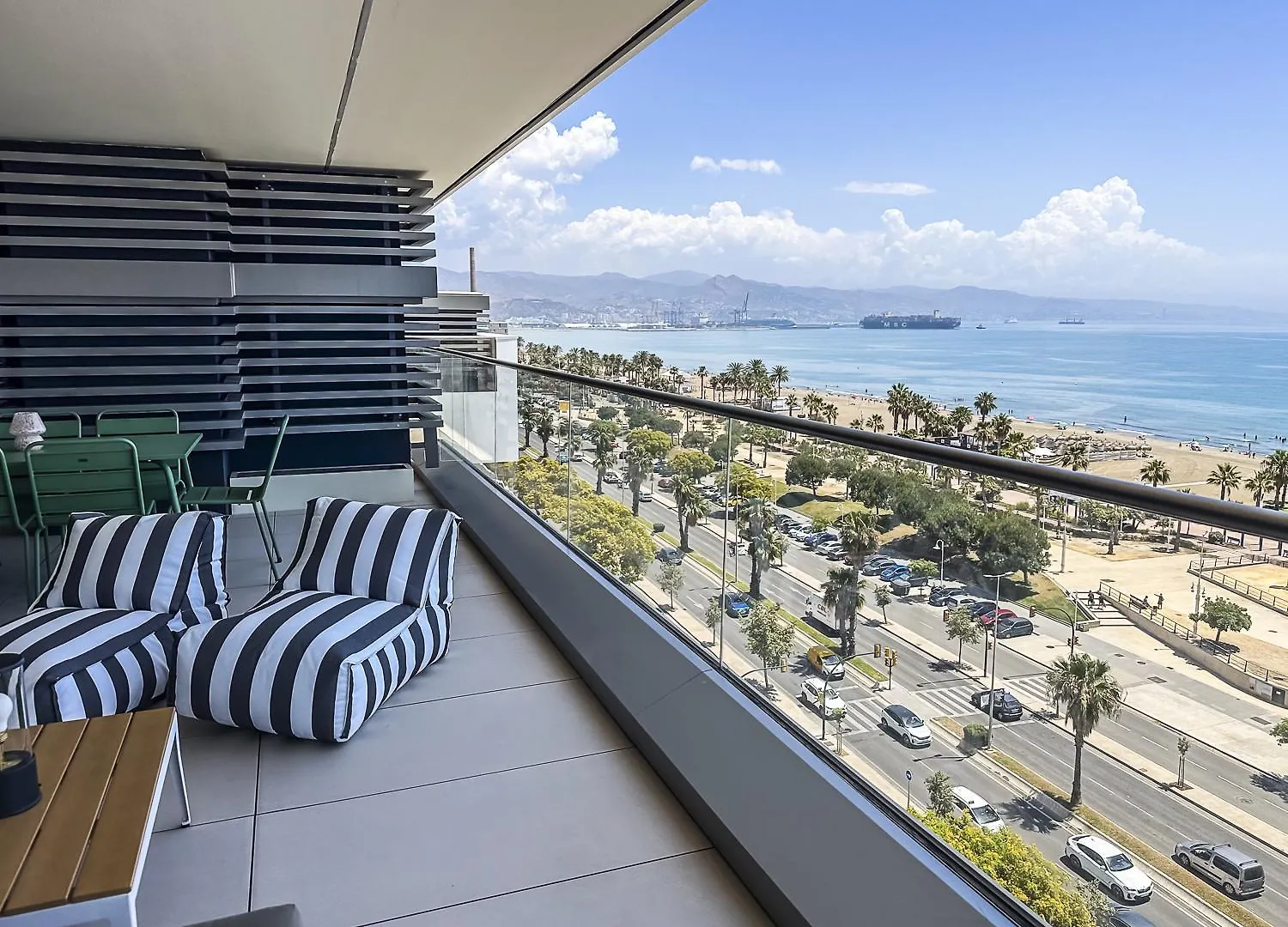 -Malagasunapts-Tower Living Sea Views Pool Gym Park Apartment